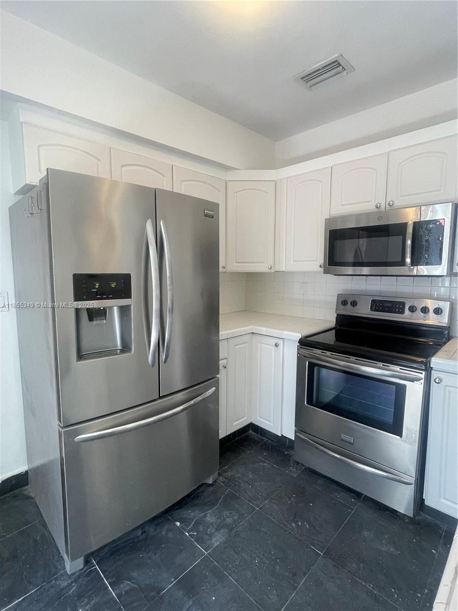 See details / 4306 sq. ft. $ 2025-08-08 0 Photo