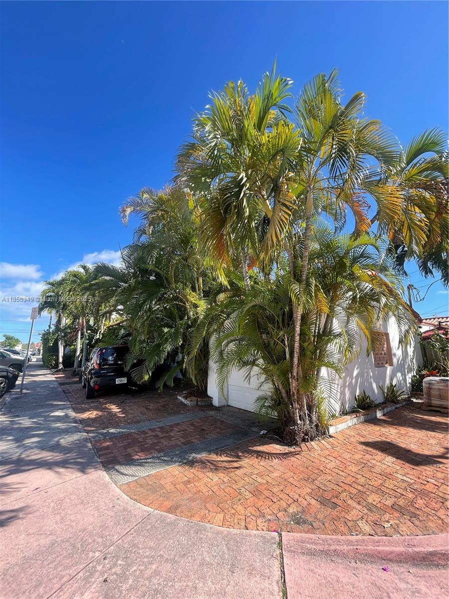 See details / 4306 sq. ft. $ 2025-08-08 0 Photo
