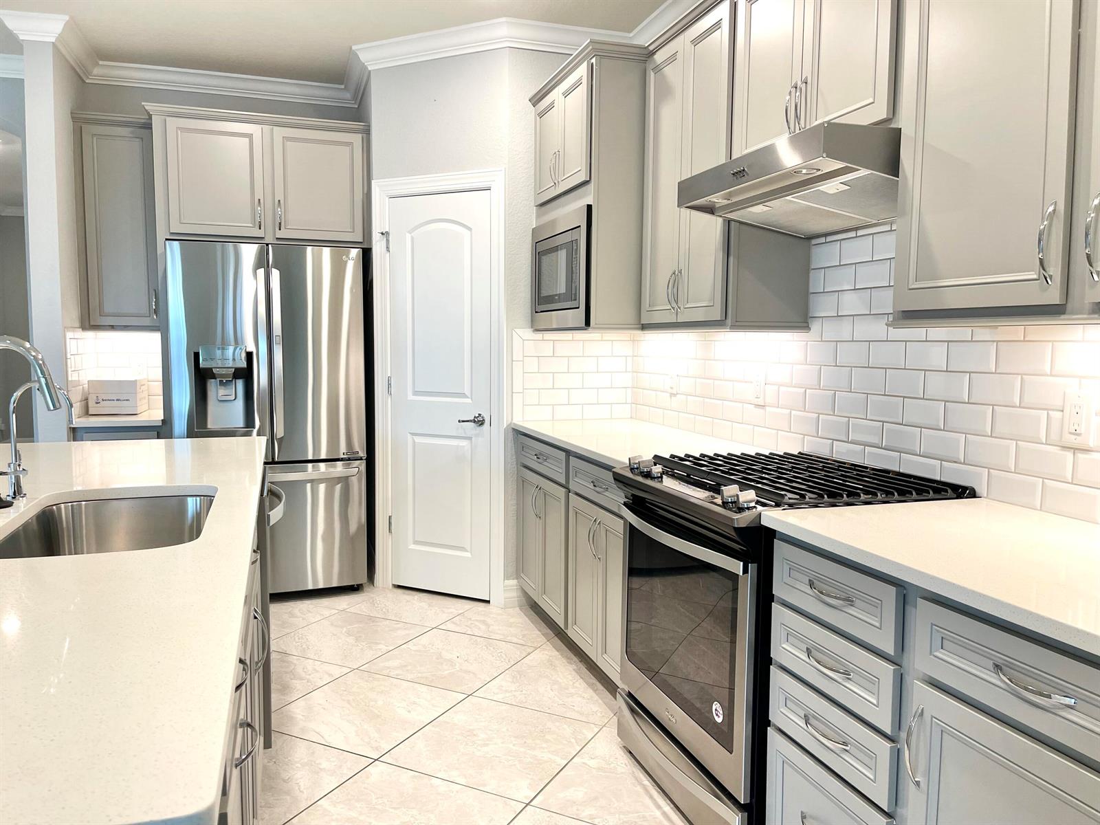 Ver detalles 12820 3 / 2 2175 sq. ft. $ 2026-02-14 0 foto