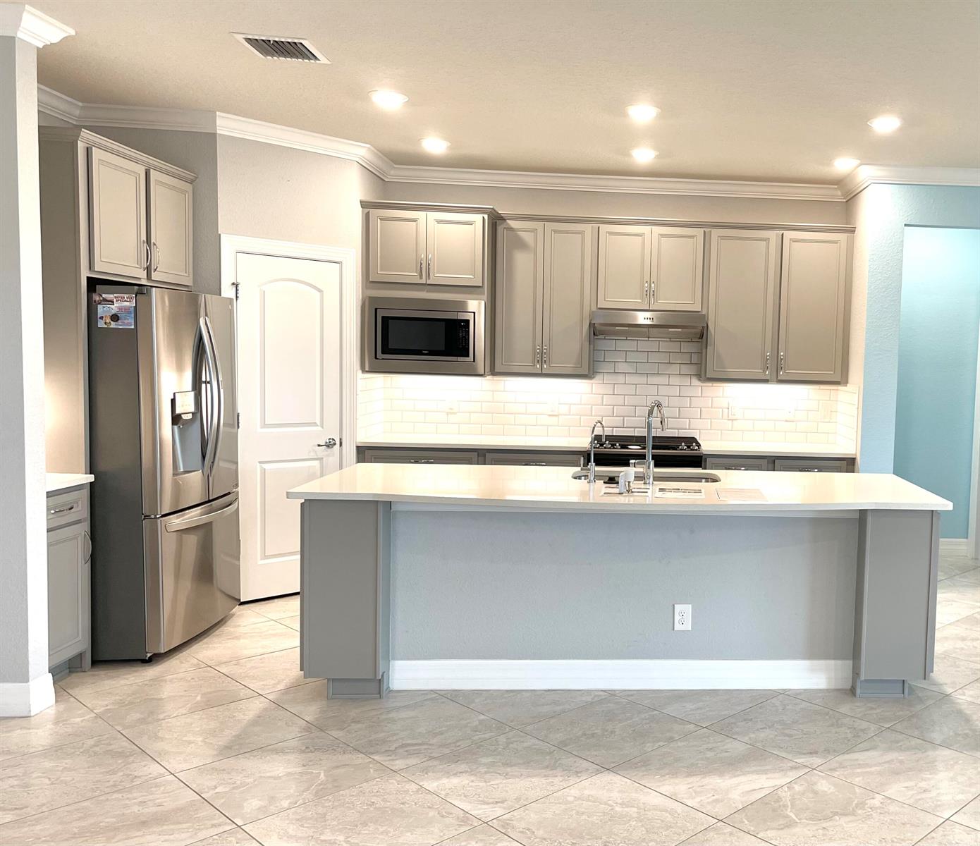 Ver detalles 12820 3 / 2 2175 sq. ft. $ 2026-02-14 0 foto