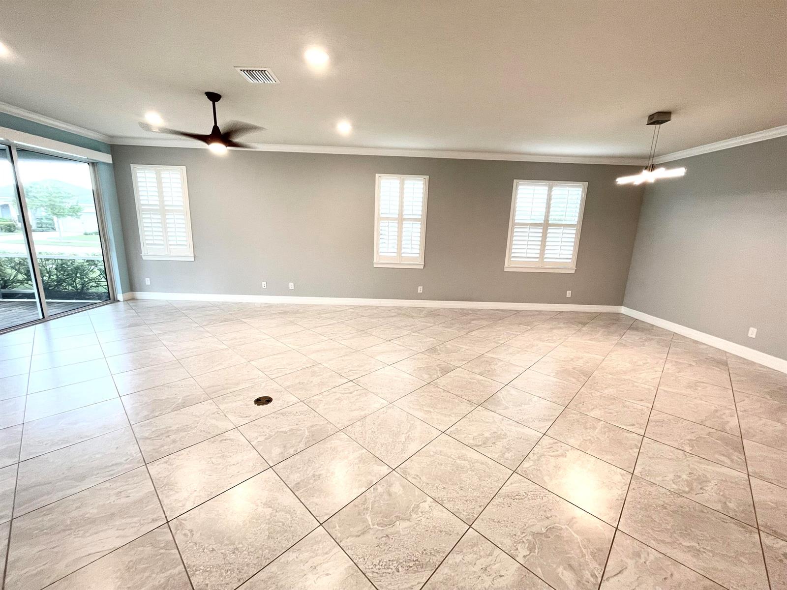 Ver detalles 12820 3 / 2 2175 sq. ft. $ 2026-02-14 0 foto