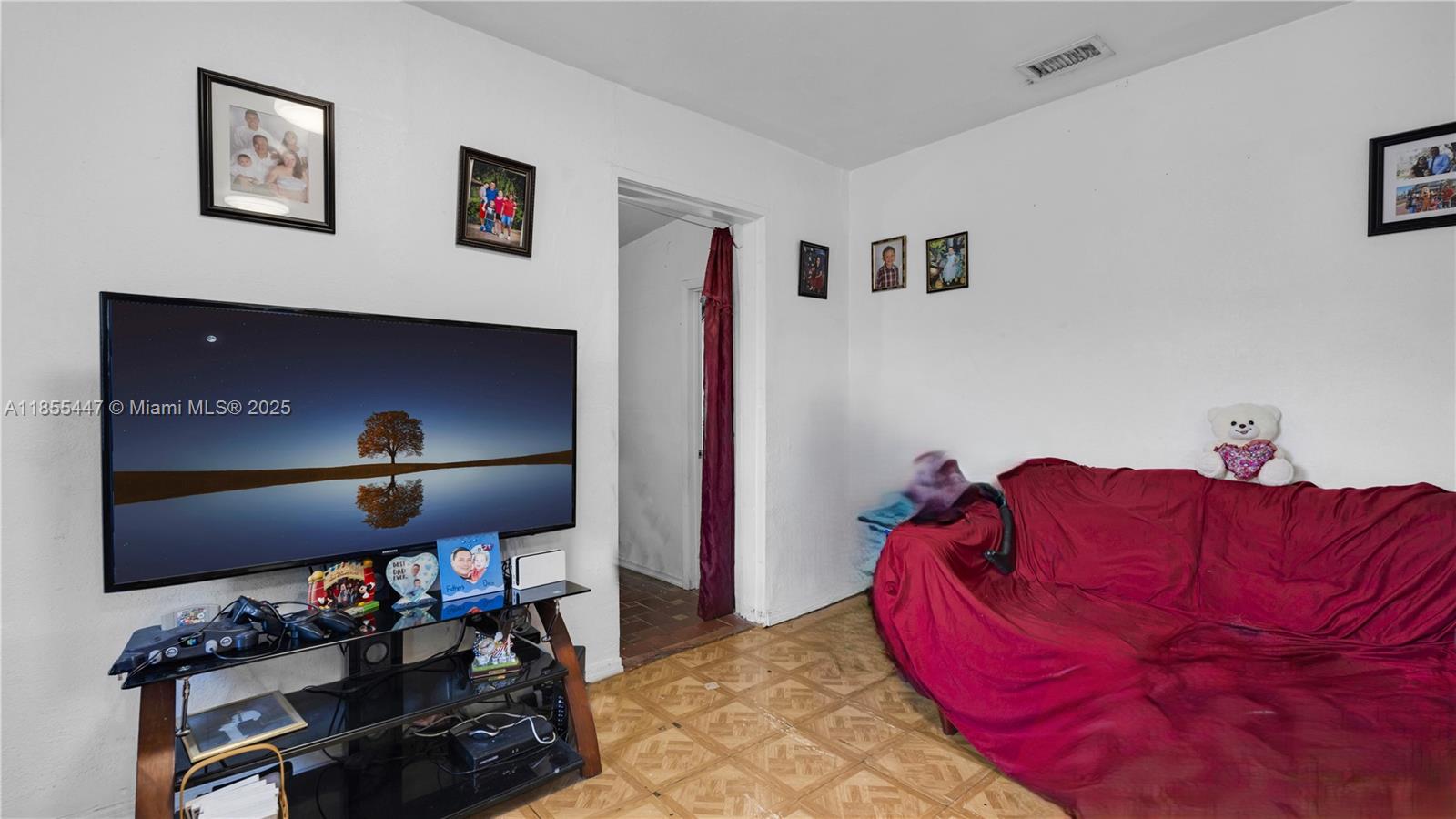 See details / 1656 sq. ft. $ 2025-08-08 0 Photo