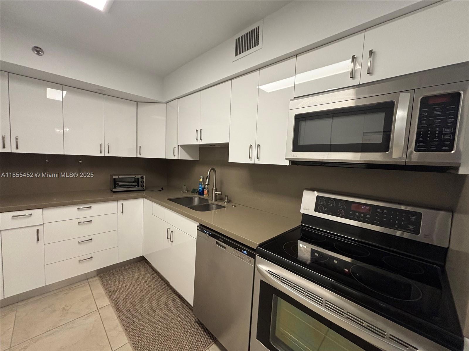 Photo of 3600 Mystic Pointe Dr  #414, Aventura, Florida, 33180 - 