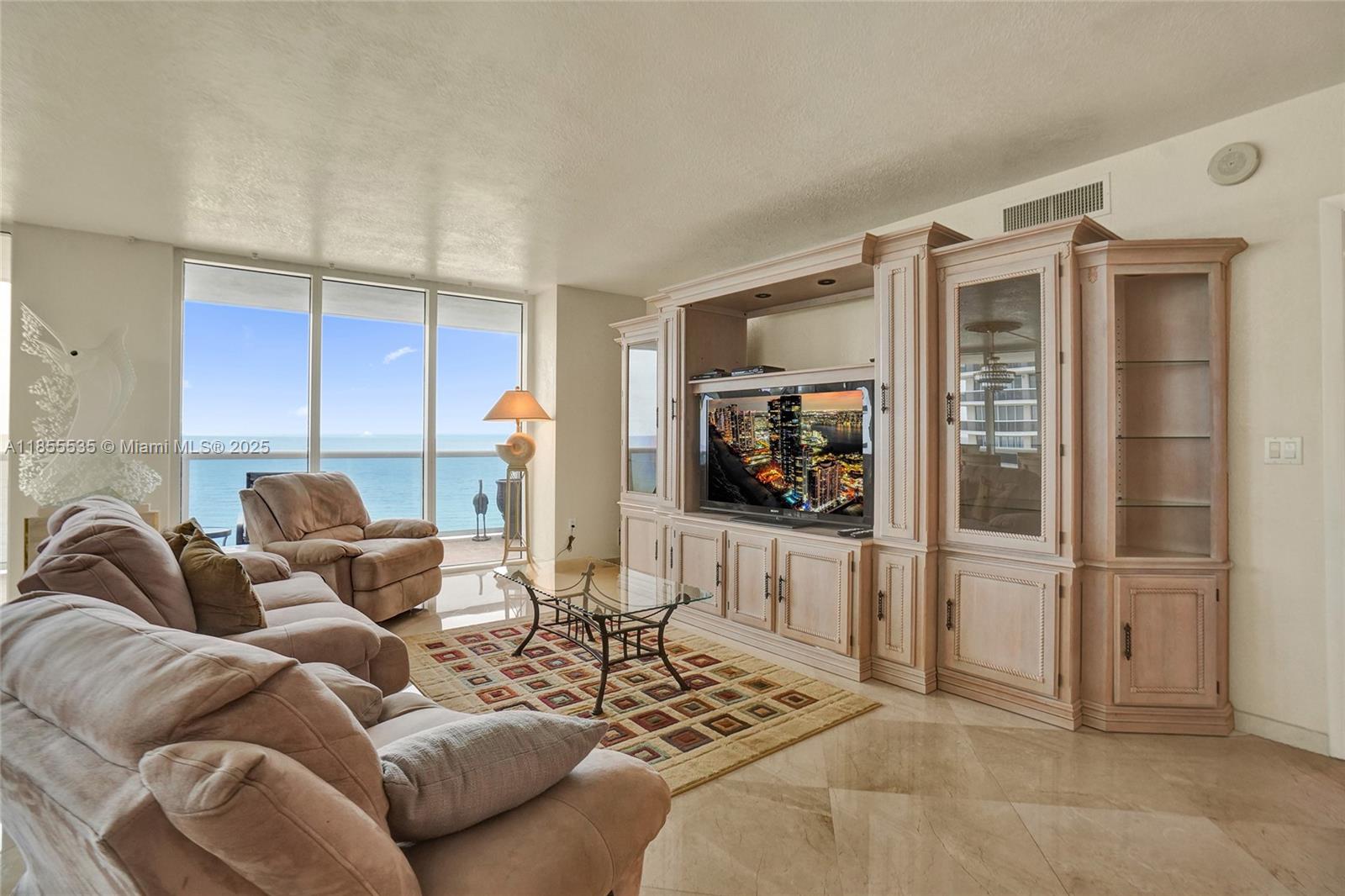 See details 1201 3 / 3 2078 sq. ft. $ 2025-08-08 0 Photo