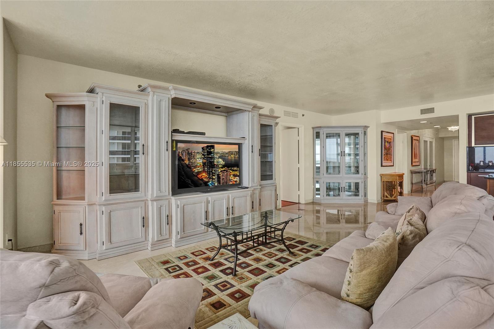 See details 1201 3 / 3 2078 sq. ft. $ 2025-08-08 0 Photo