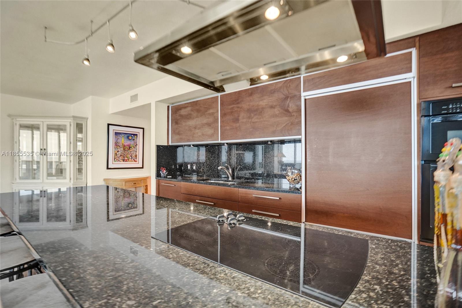 See details 1201 3 / 3 2078 sq. ft. $ 2025-08-08 0 Photo