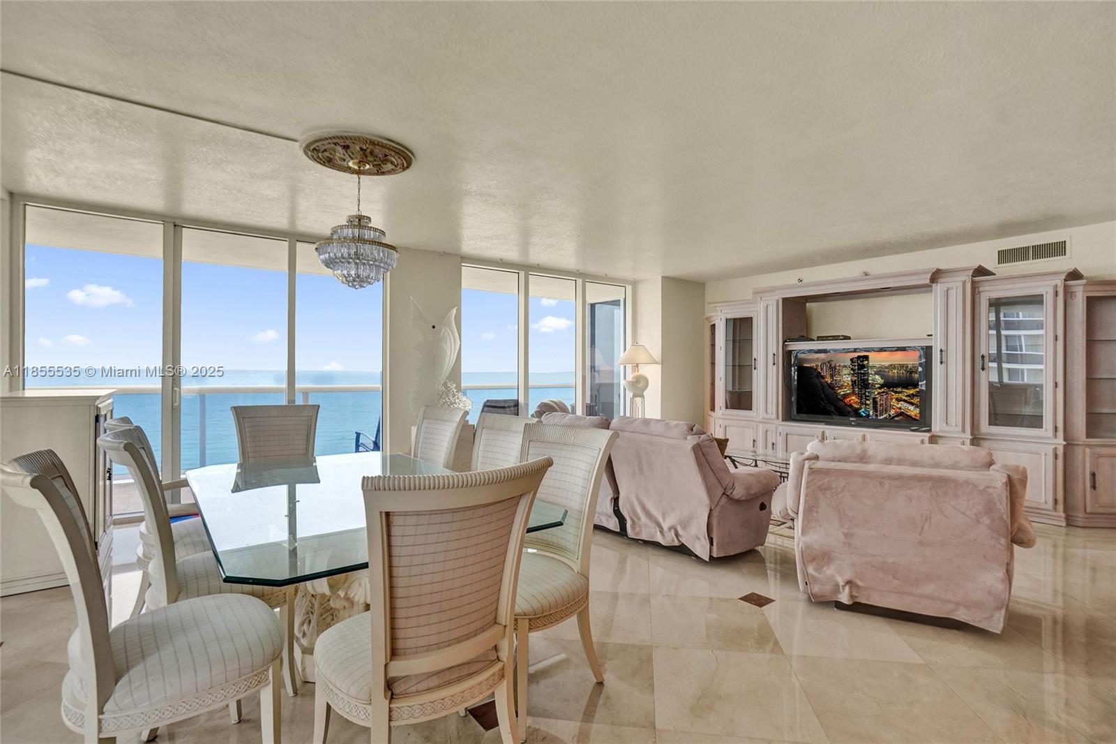 See details 1201 3 / 3 2078 sq. ft. $ 2025-08-08 0 Photo