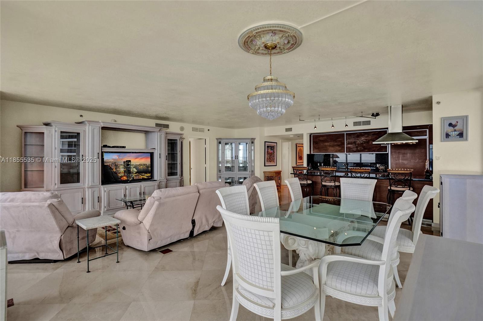 See details 1201 3 / 3 2078 sq. ft. $ 2025-08-08 0 Photo