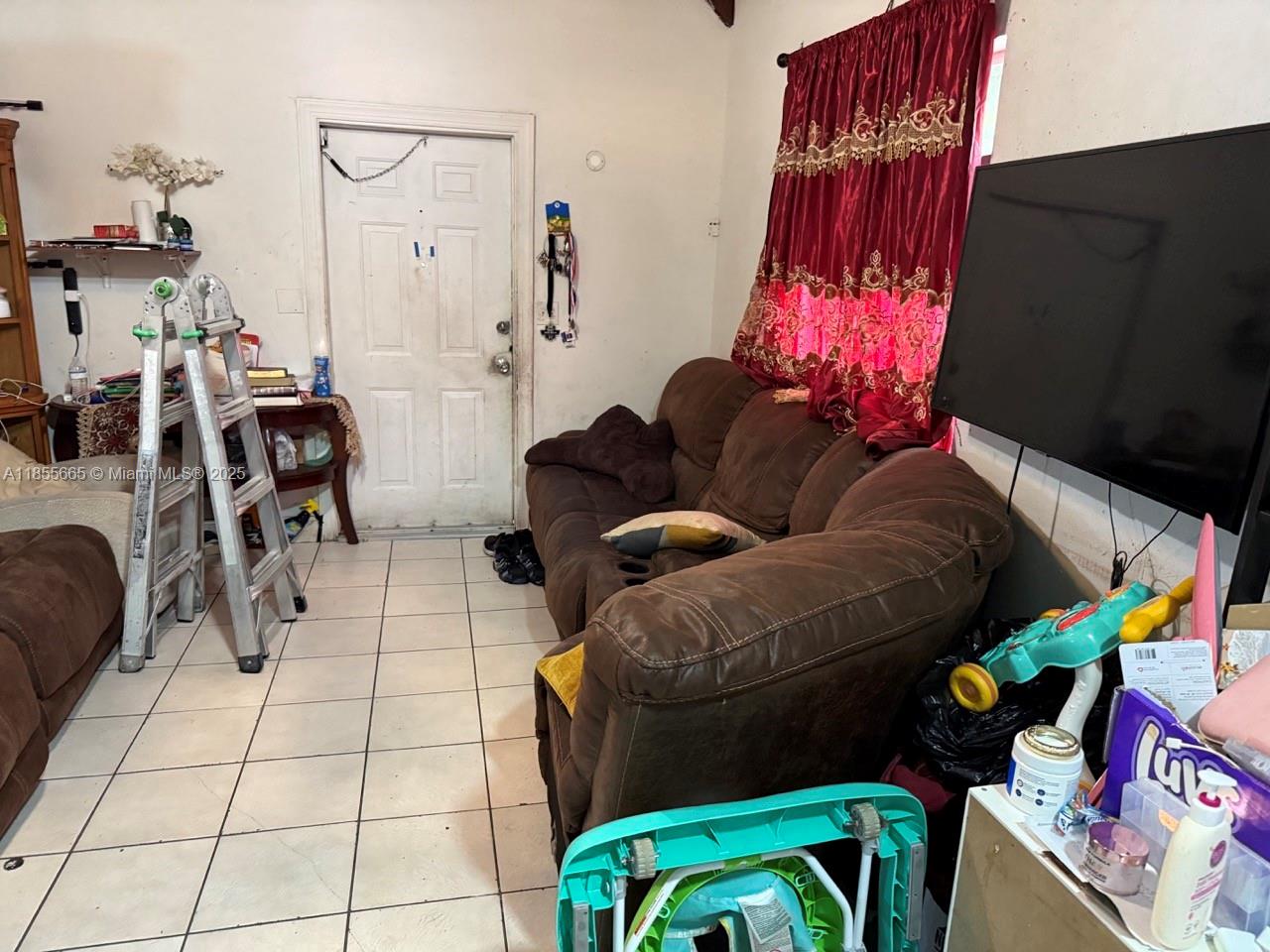 See details / 3137 sq. ft. $ 2025-08-08 0 Photo