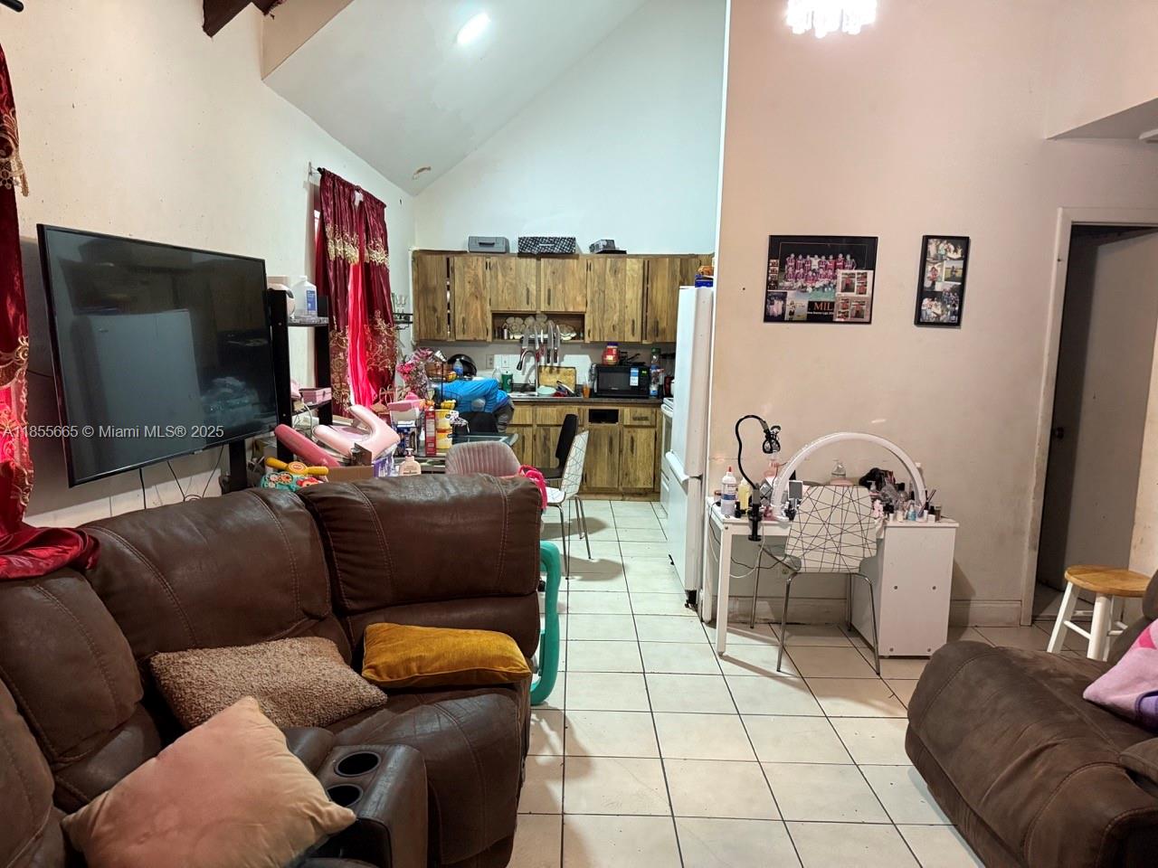 See details / 3137 sq. ft. $ 2025-08-08 0 Photo
