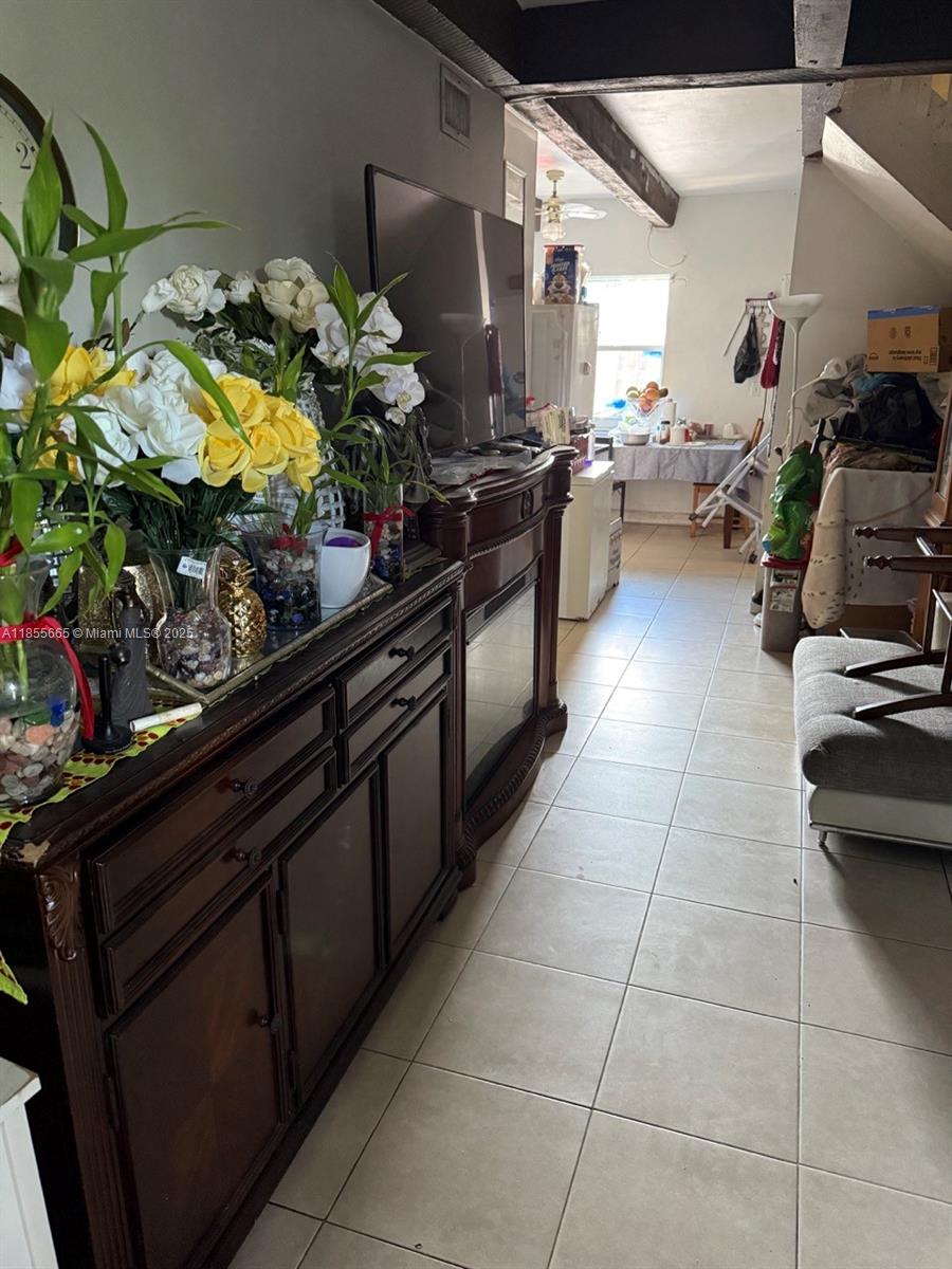 See details / 3137 sq. ft. $ 2025-08-08 0 Photo