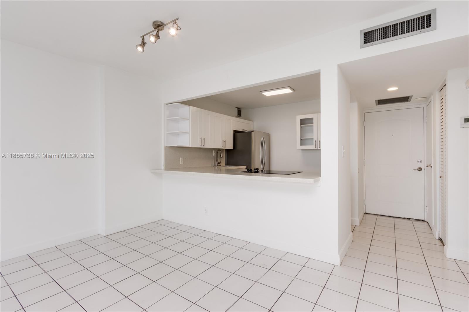1102 1 / 2 991 sq. ft. $ 2025-08-09 0 Photo