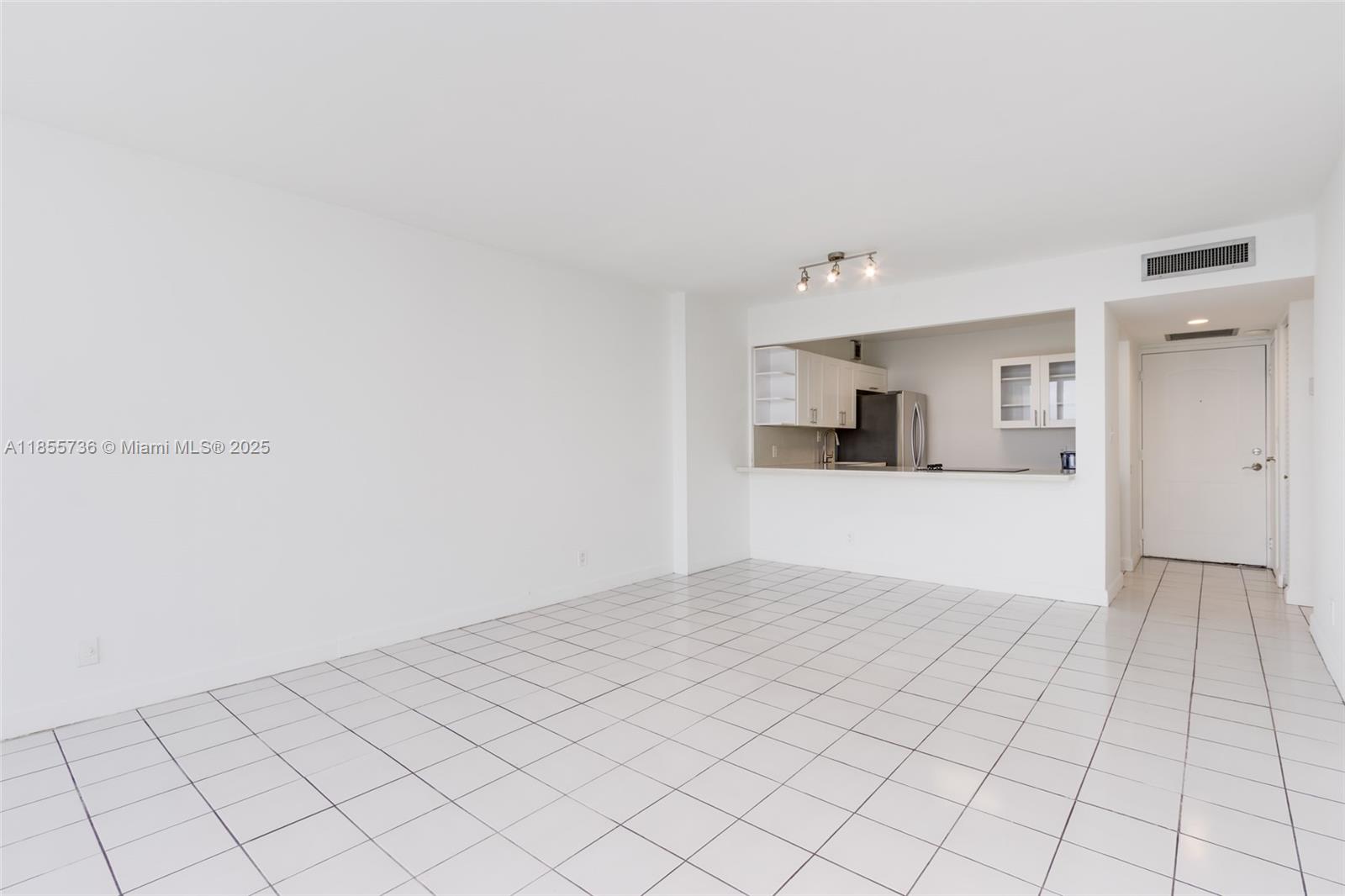 1102 1 / 2 991 sq. ft. $ 2025-08-09 0 Photo