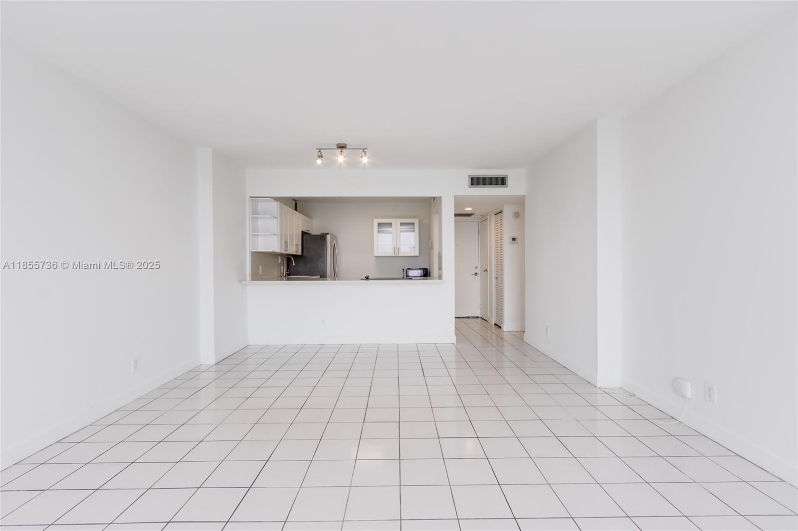 1102 1 / 2 991 sq. ft. $ 2025-08-09 0 Photo