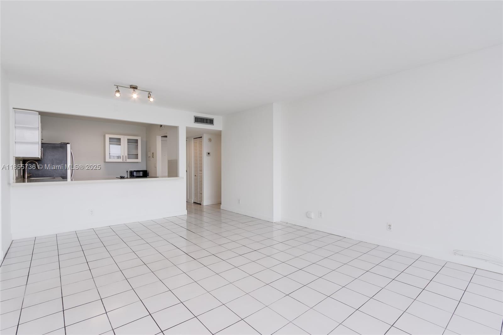 1102 1 / 2 991 sq. ft. $ 2025-08-09 0 Photo