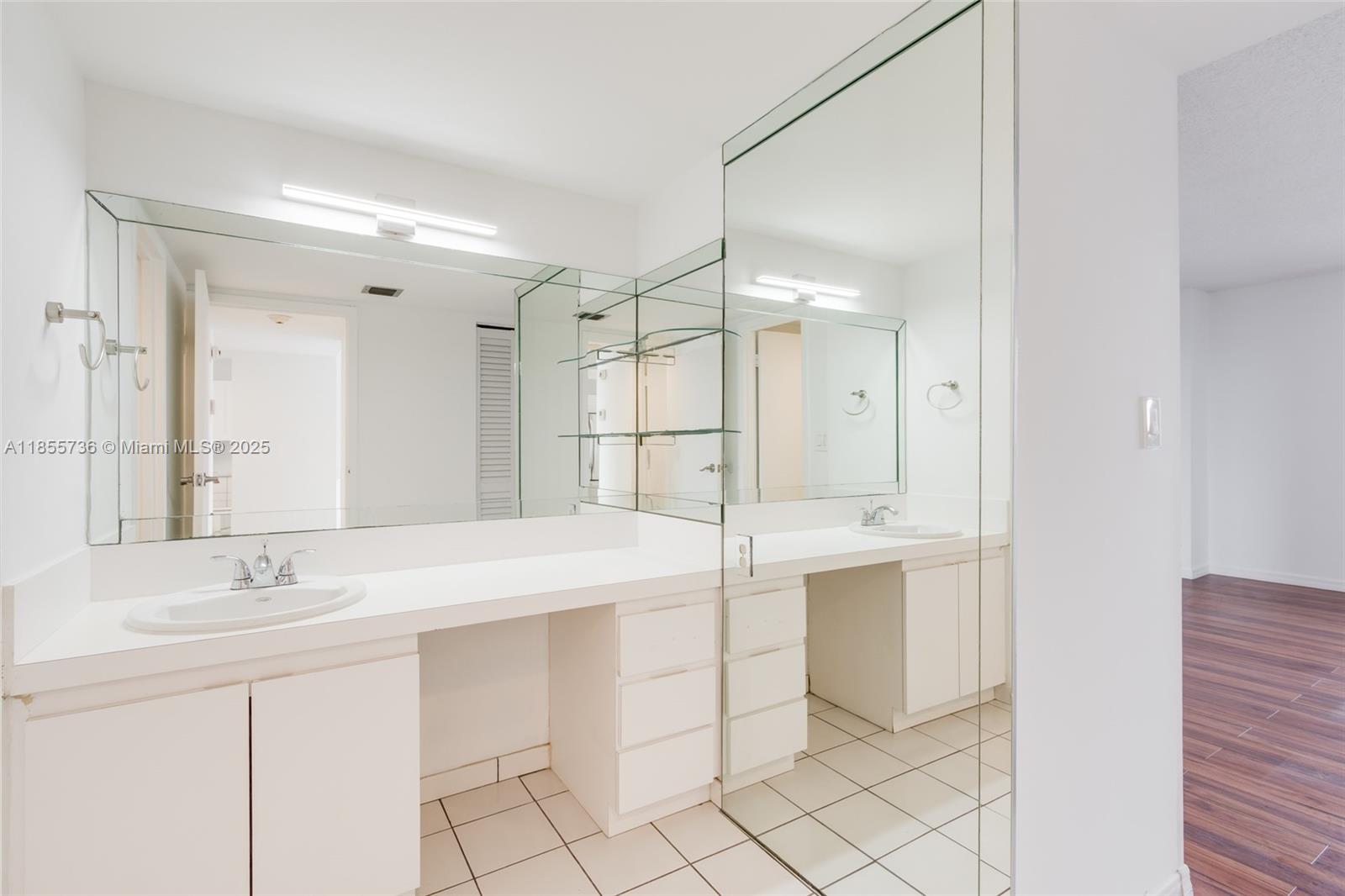 1102 1 / 2 991 sq. ft. $ 2025-08-09 0 Photo