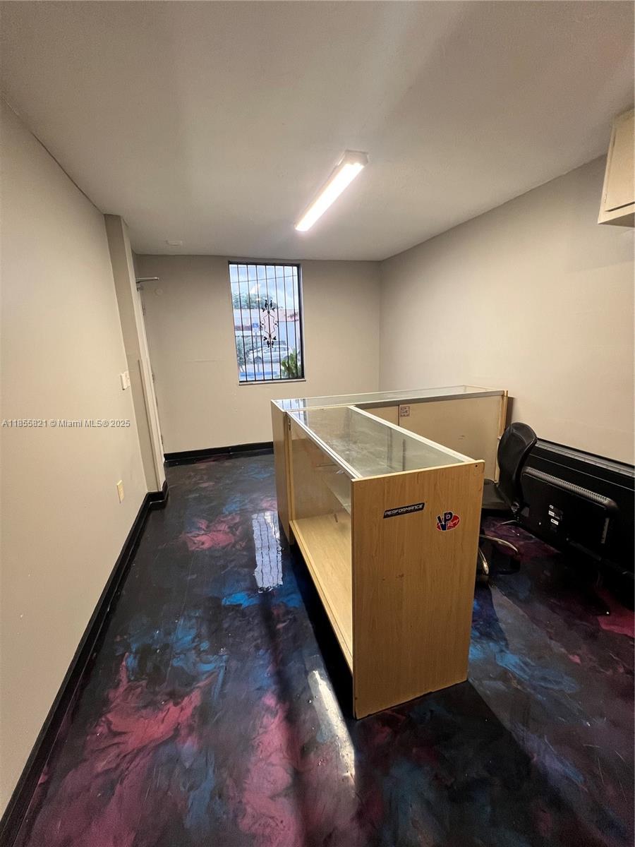 6  /   sq. ft. $ 2025-08-09 0 foto