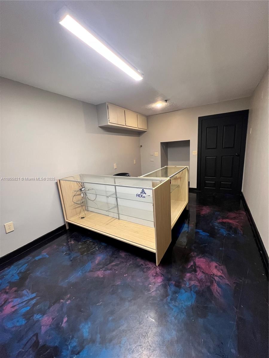 6  /   sq. ft. $ 2025-08-09 0 foto