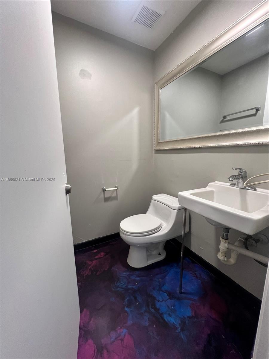 6  /   sq. ft. $ 2025-08-09 0 foto
