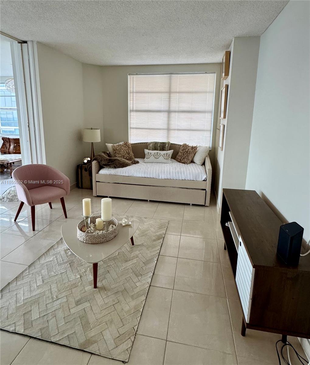 22E 3 / 3 1780 sq. ft. $ 2025-08-09 0 foto