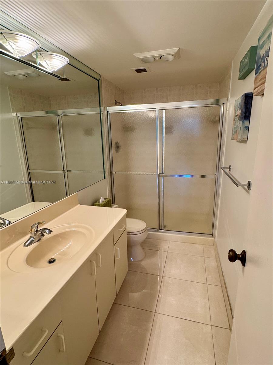 22E 3 / 3 1780 sq. ft. $ 2025-08-09 0 foto