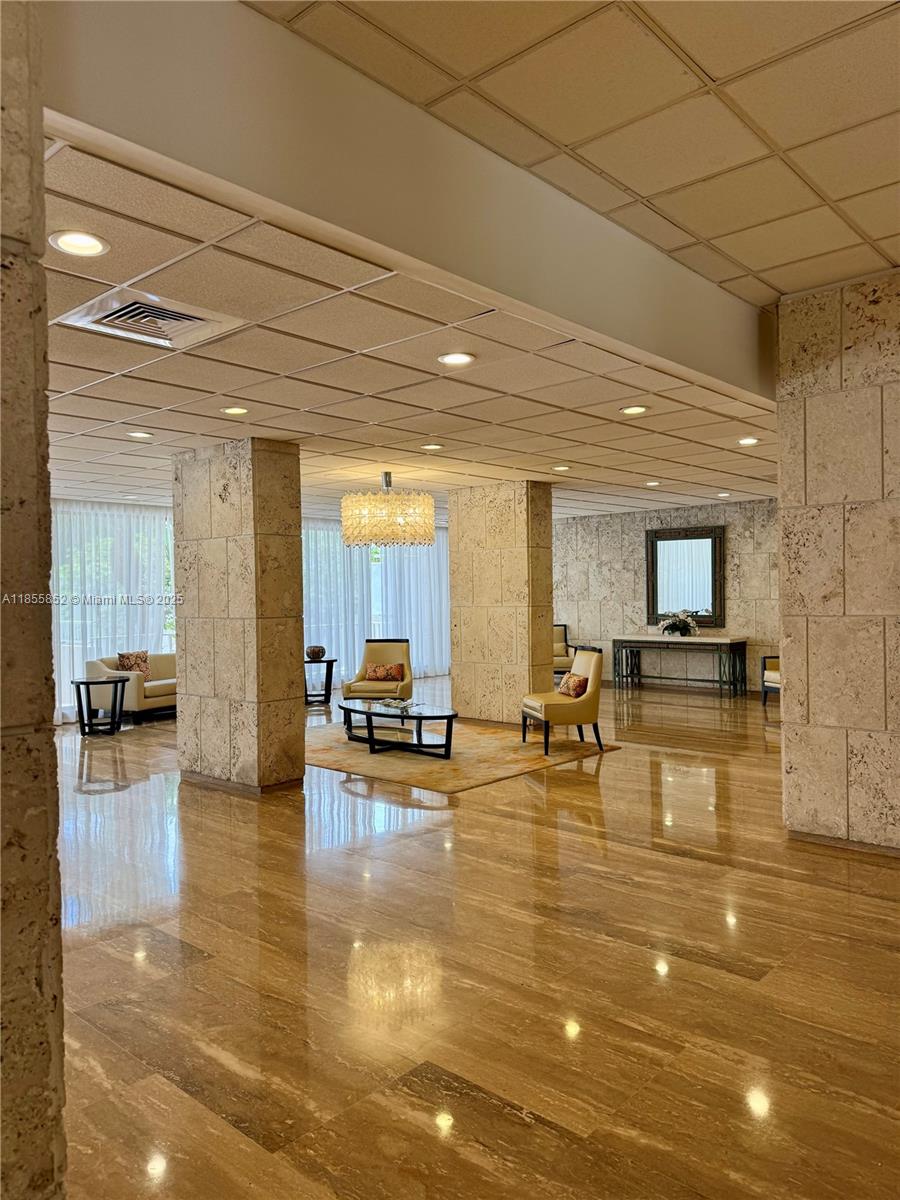 22E 3 / 3 1780 sq. ft. $ 2025-08-09 0 foto