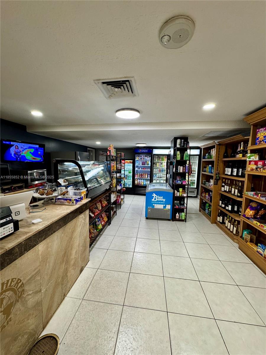 22E 3 / 3 1780 sq. ft. $ 2025-08-09 0 foto