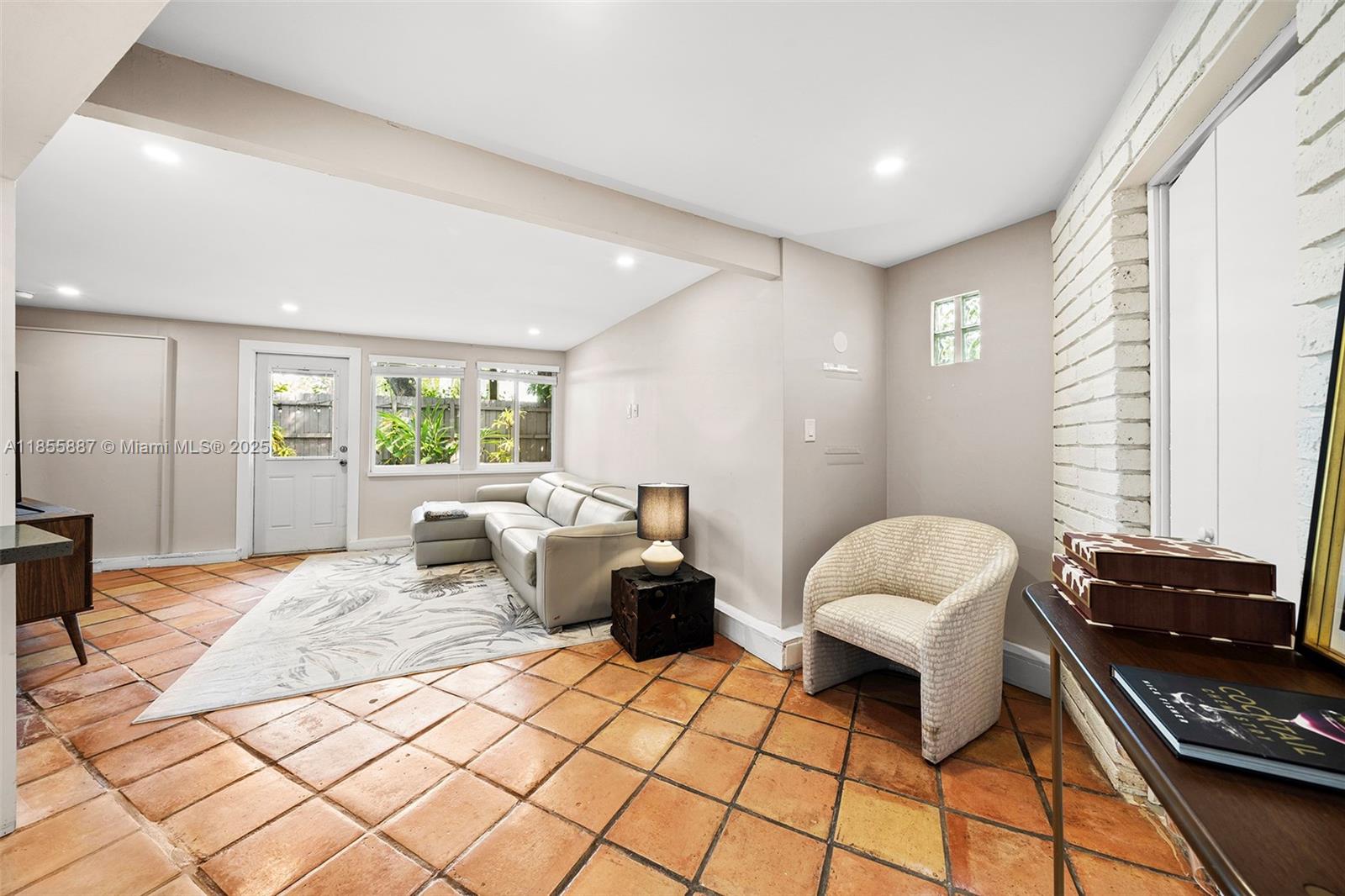 See details / 2819 sq. ft. $ 2025-08-09 0 Photo