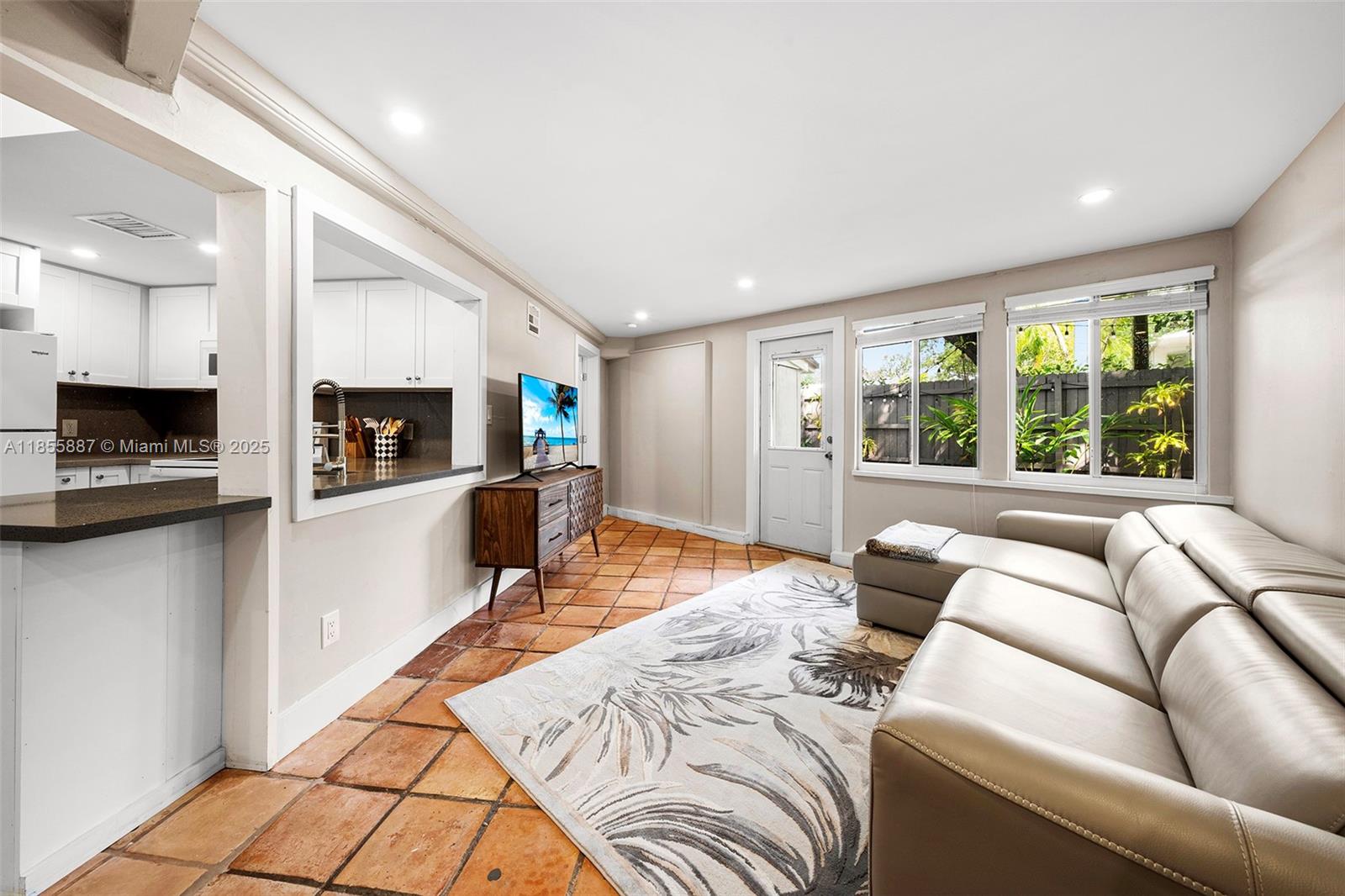 See details / 2819 sq. ft. $ 2025-08-09 0 Photo