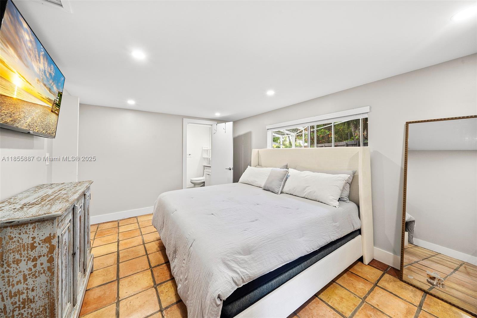 See details / 2819 sq. ft. $ 2025-08-09 0 Photo