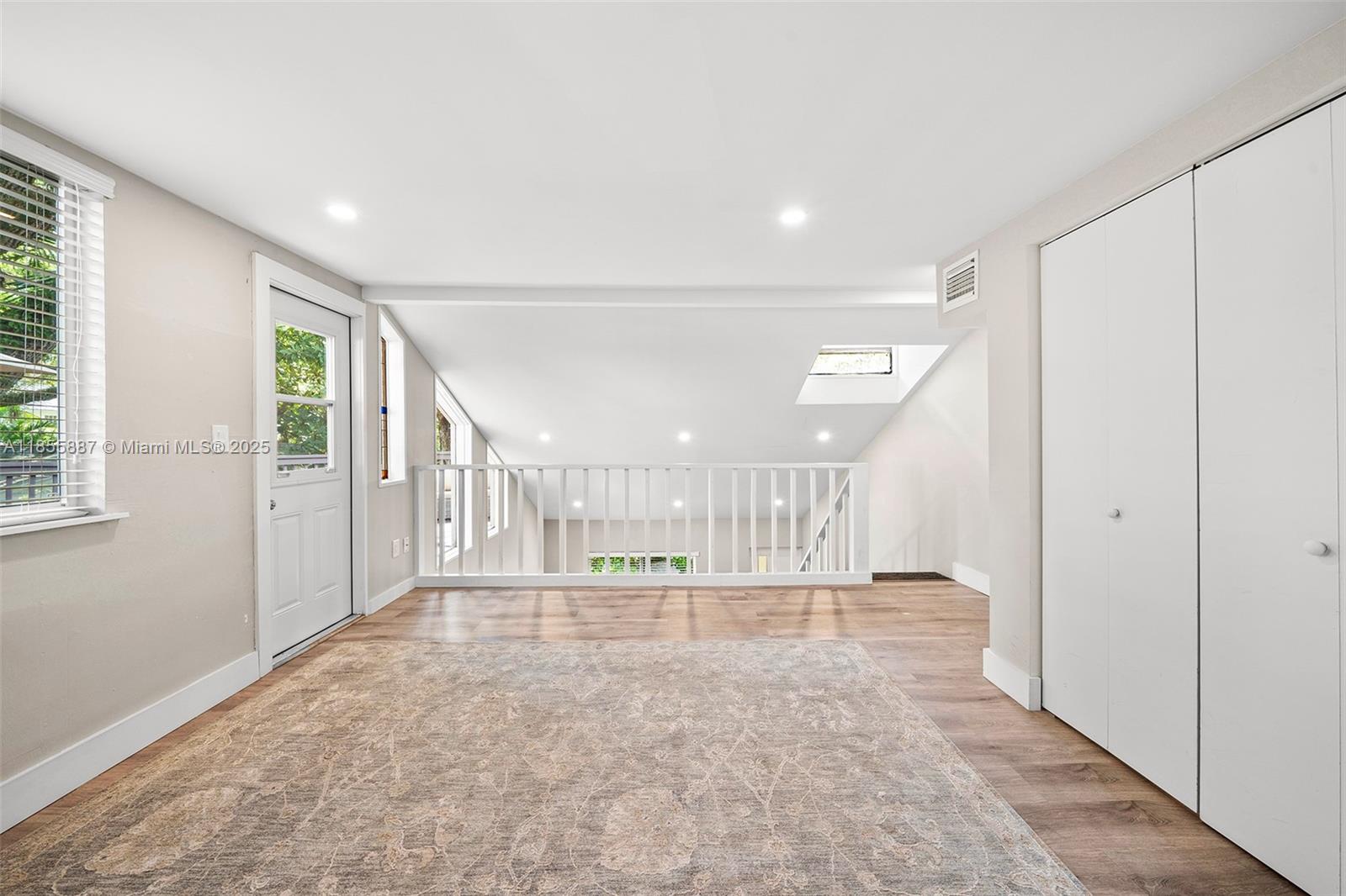 See details / 2819 sq. ft. $ 2025-08-09 0 Photo