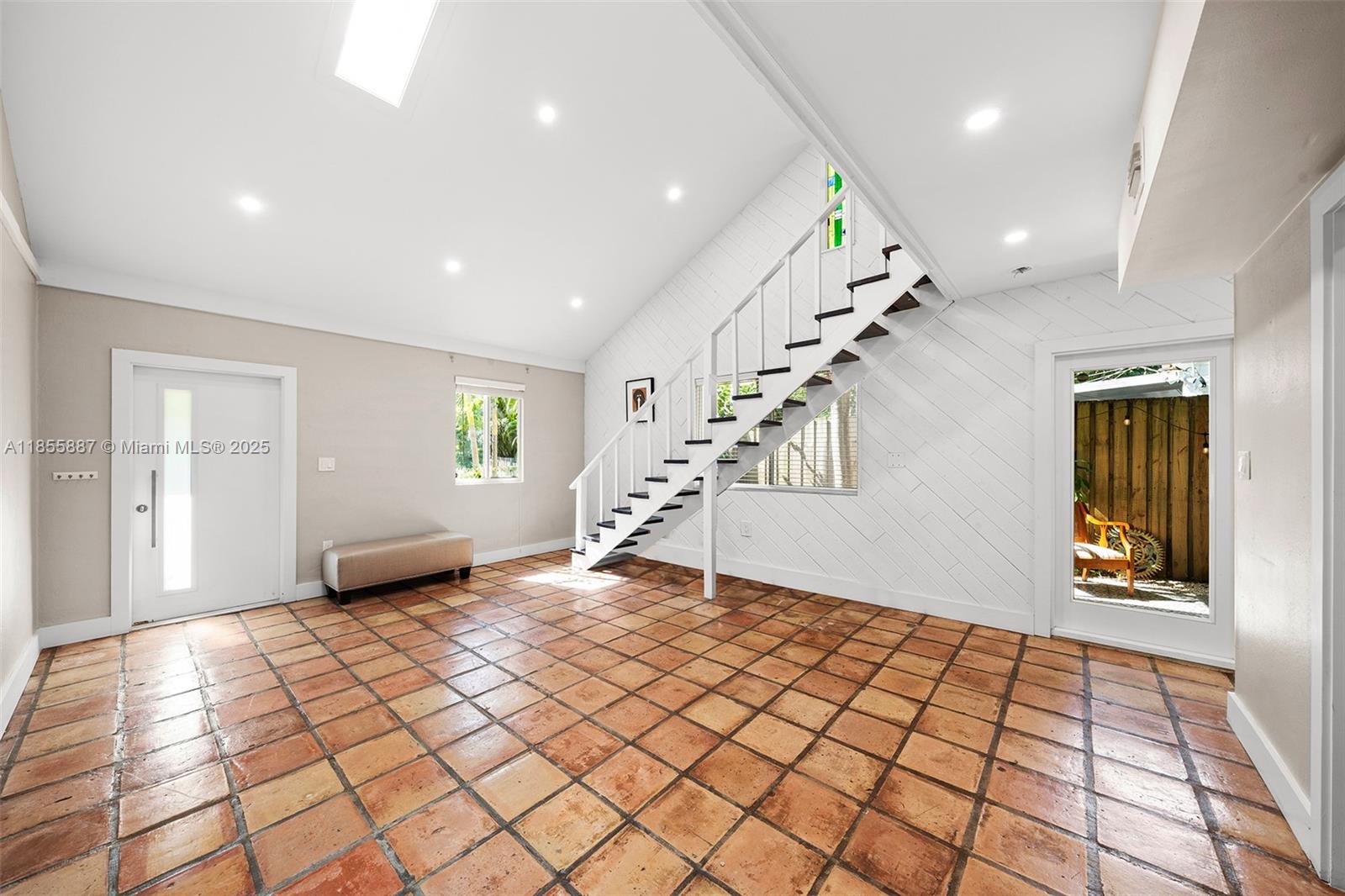 See details / 2819 sq. ft. $ 2025-08-09 0 Photo