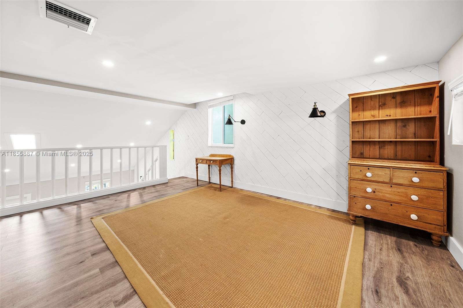 See details / 2819 sq. ft. $ 2025-08-09 0 Photo