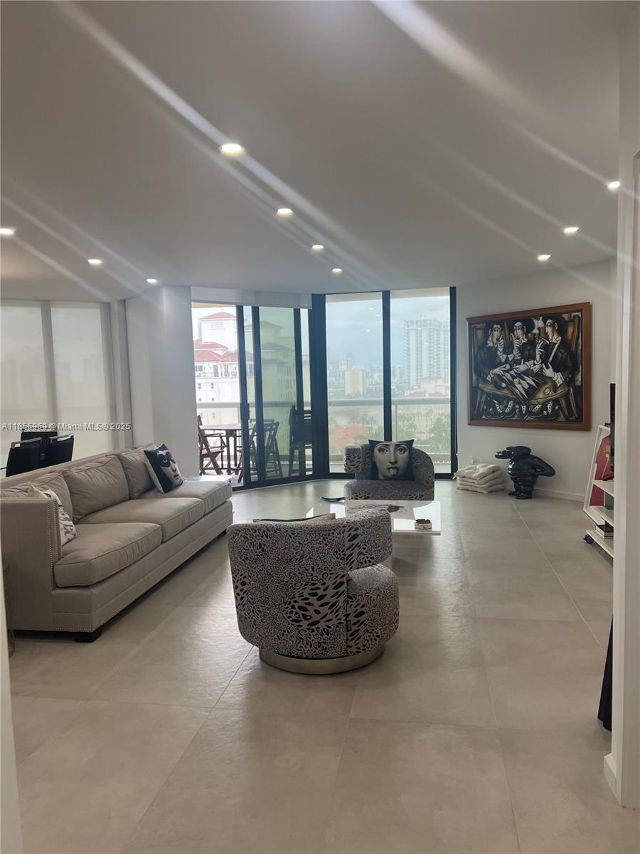 Photo of 20191 Country Club Dr  #1510, Aventura, Florida, 33180 - 