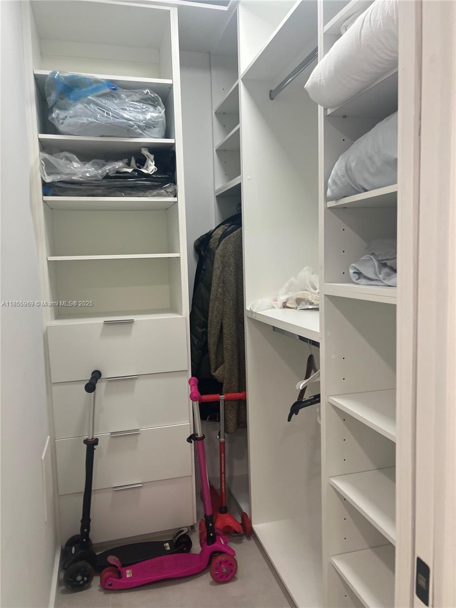 Photo of 20191 Country Club Dr  #1510, Aventura, Florida, 33180 - 
