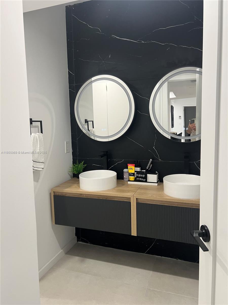 Photo of 20191 Country Club Dr  #1510, Aventura, Florida, 33180 - 