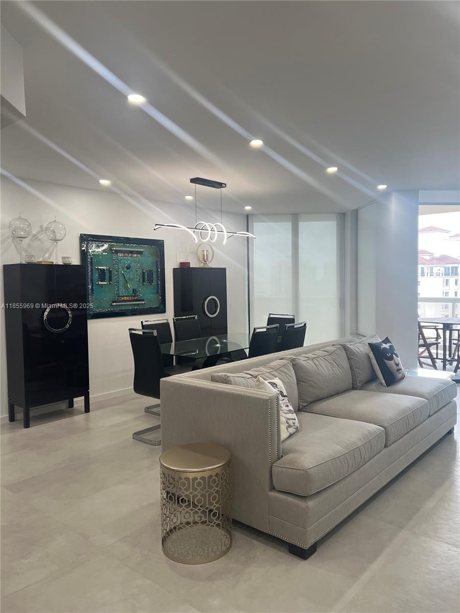 Photo of 20191 Country Club Dr  #1510, Aventura, Florida, 33180 - 