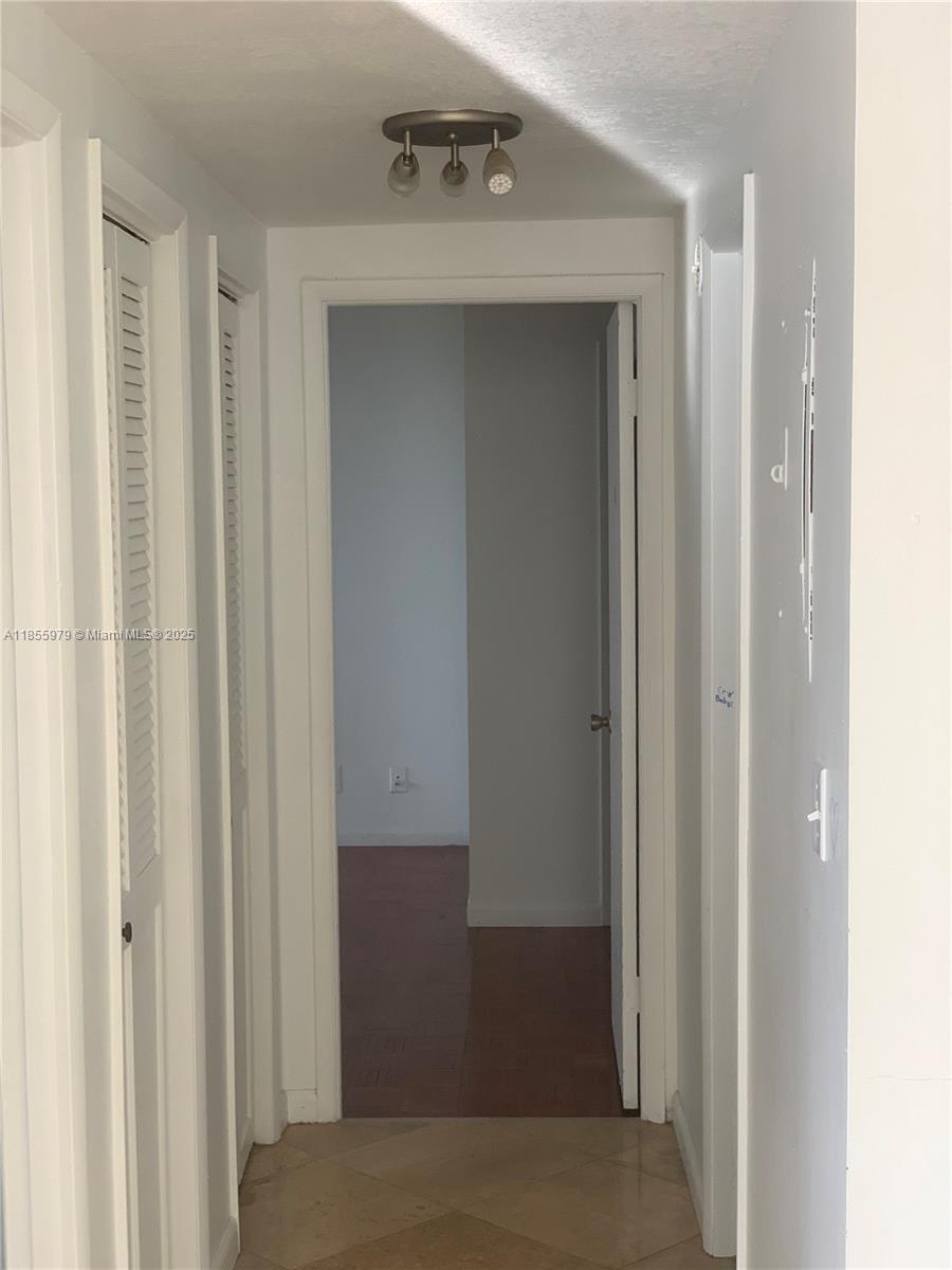 800 2 / 2 1284 sq. ft. $ 2025-08-10 0 Photo