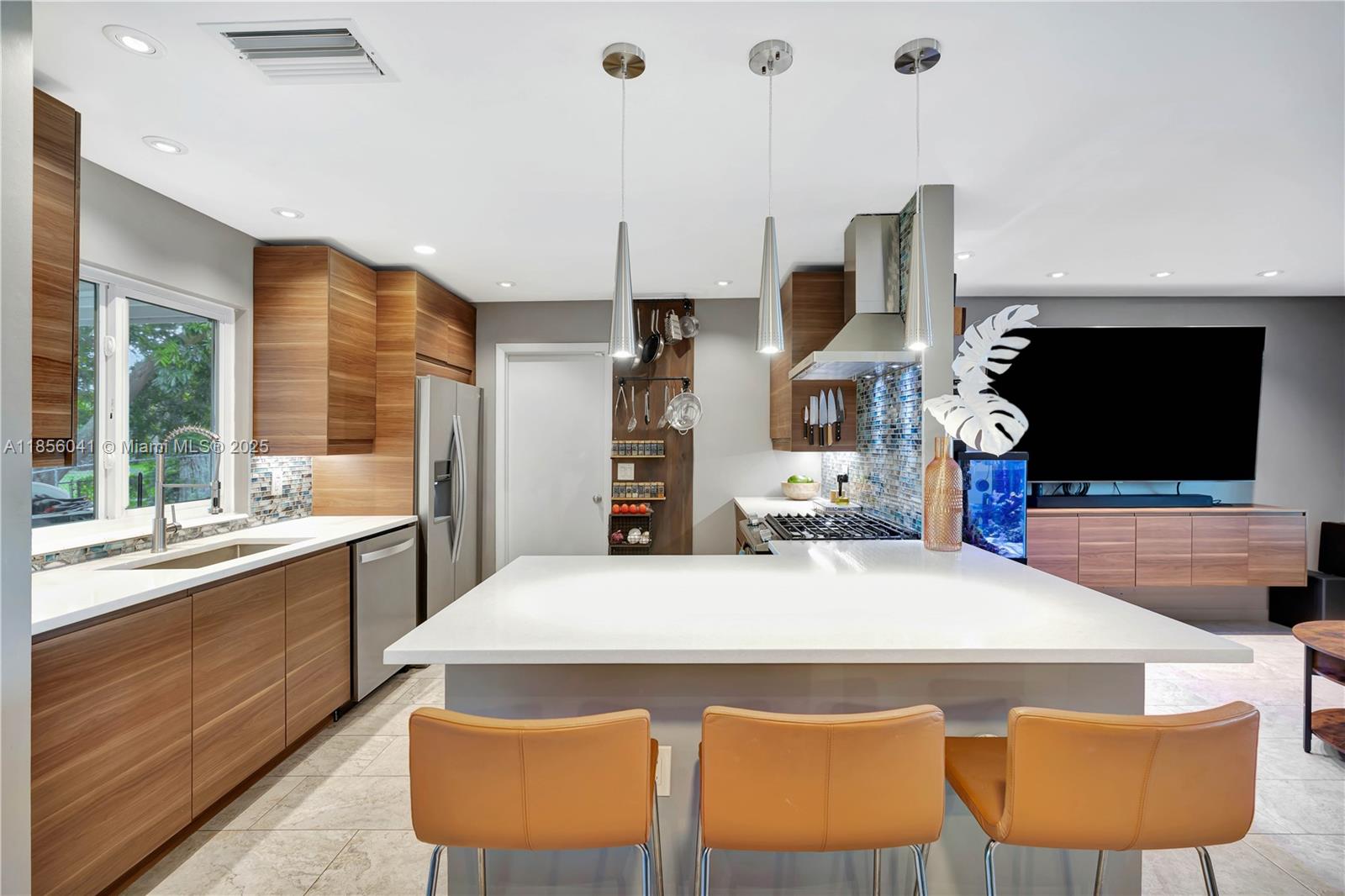 553 3 / 2 1189 sq. ft. $ 2025-09-11 0 Photo