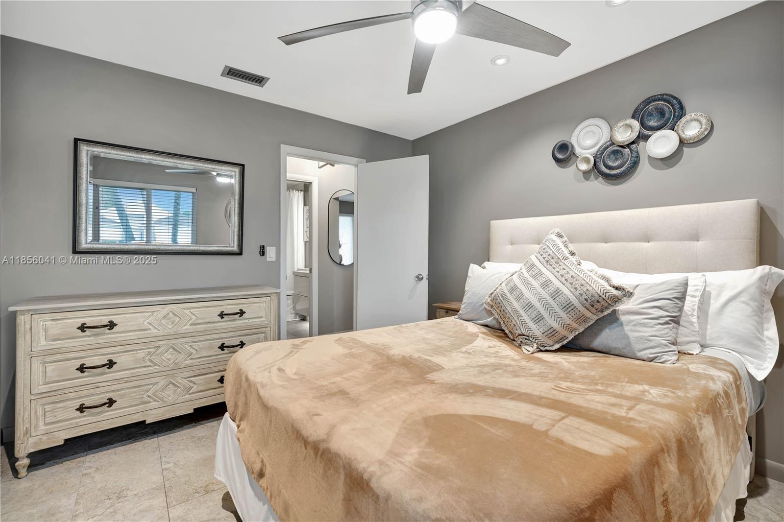 553 3 / 2 1189 sq. ft. $ 2025-09-11 0 Photo