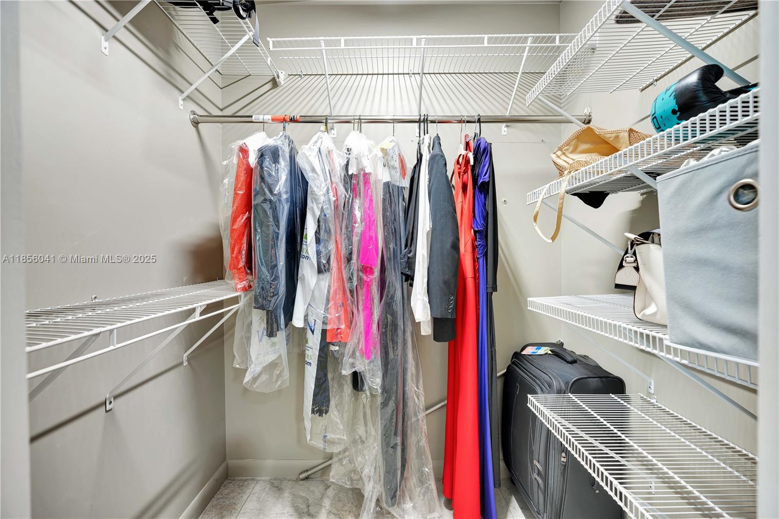 553 3 / 2 1189 sq. ft. $ 2025-09-11 0 Photo