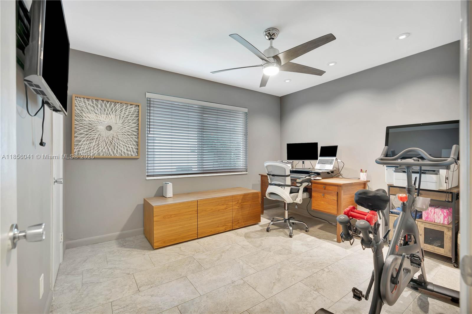 553 3 / 2 1189 sq. ft. $ 2025-09-11 0 Photo