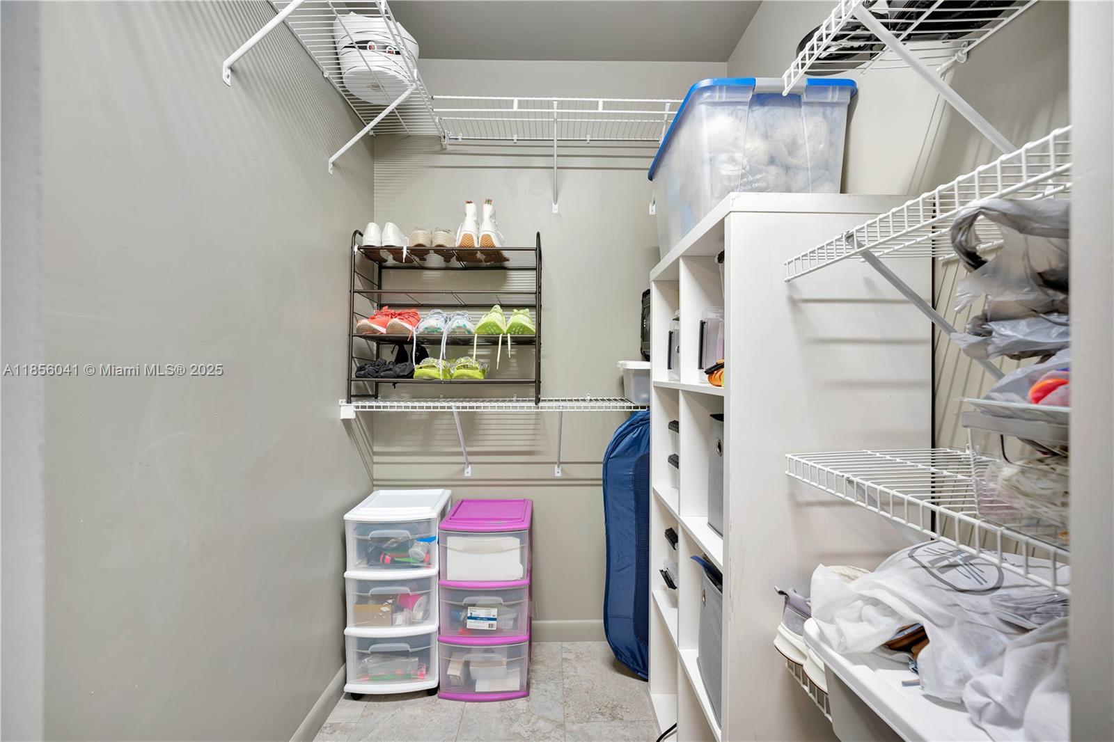 553 3 / 2 1189 sq. ft. $ 2025-09-11 0 Photo