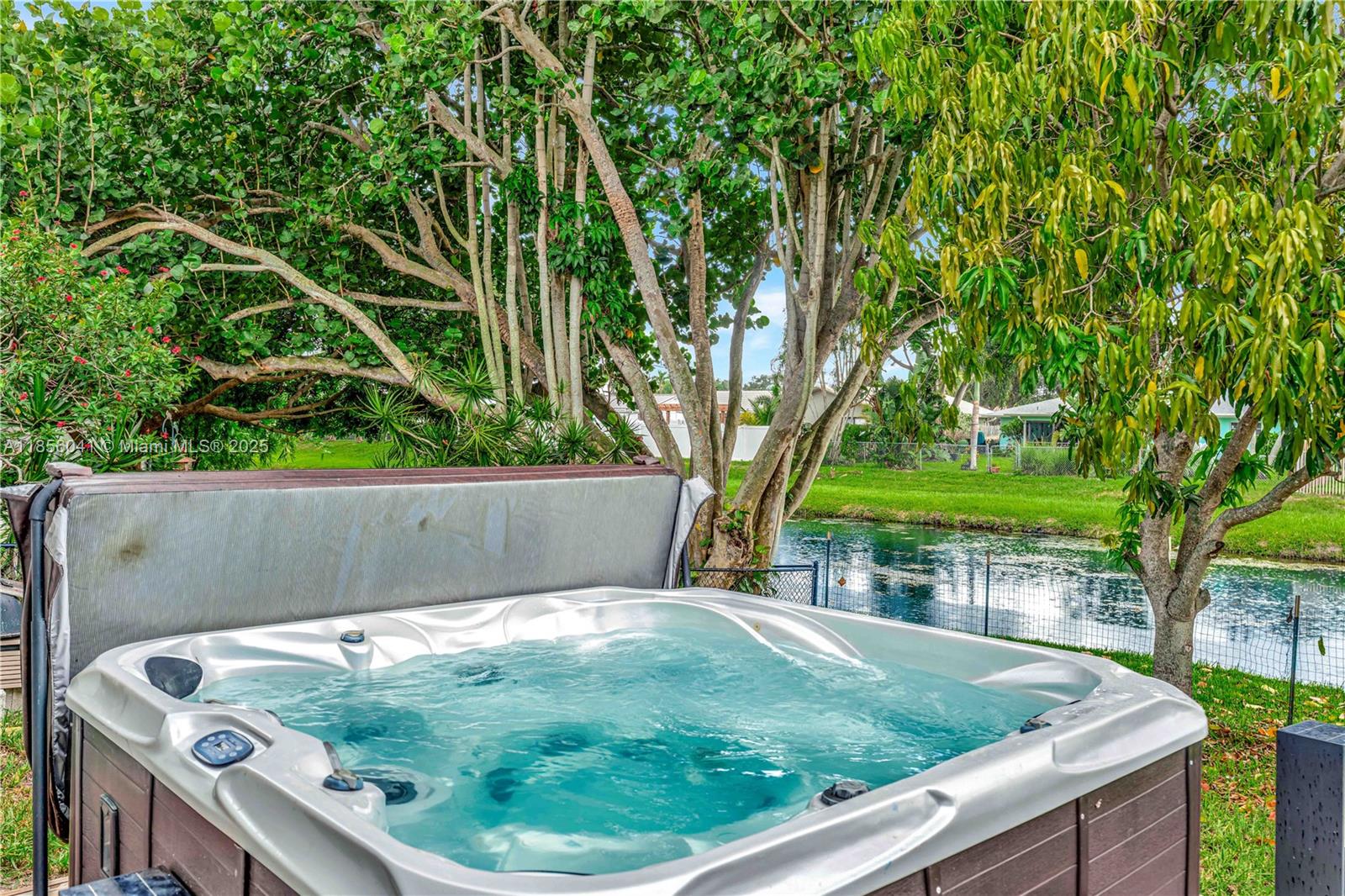 553 3 / 2 1189 sq. ft. $ 2025-09-11 0 Photo