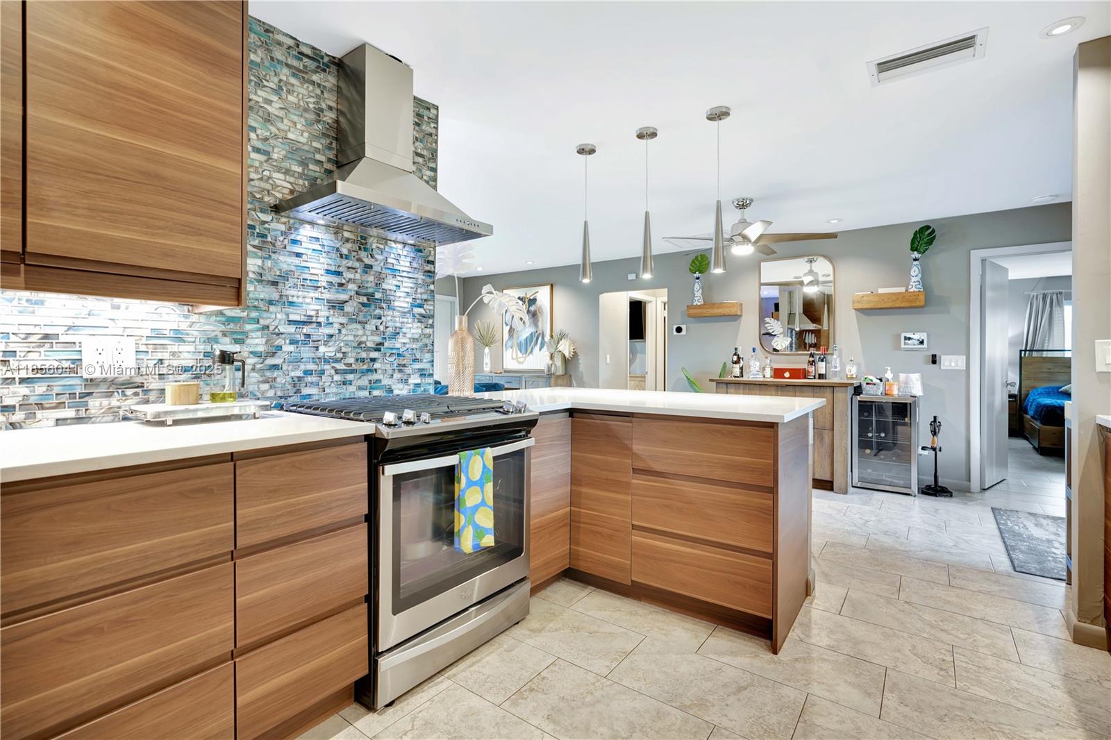 553 3 / 2 1189 sq. ft. $ 2025-09-11 0 Photo