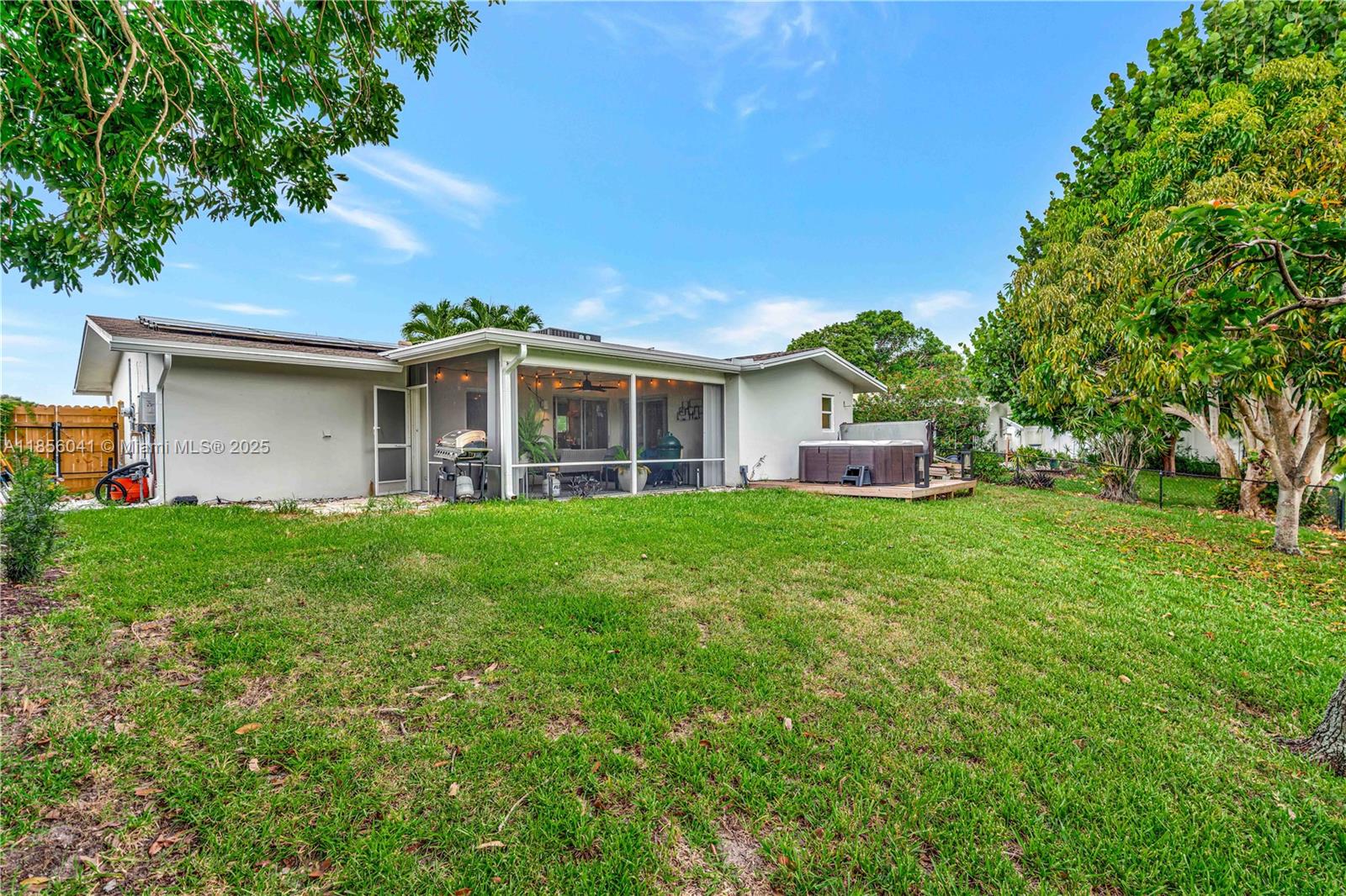 553 3 / 2 1189 sq. ft. $ 2025-09-11 0 Photo