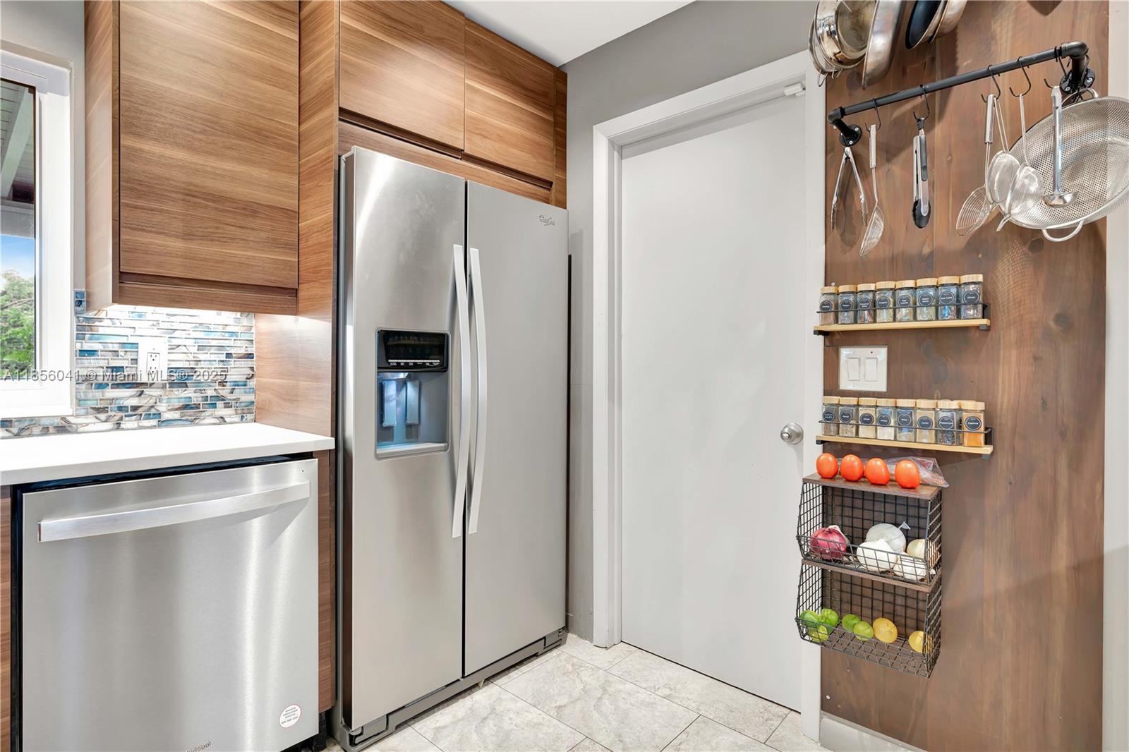 553 3 / 2 1189 sq. ft. $ 2025-09-11 0 Photo