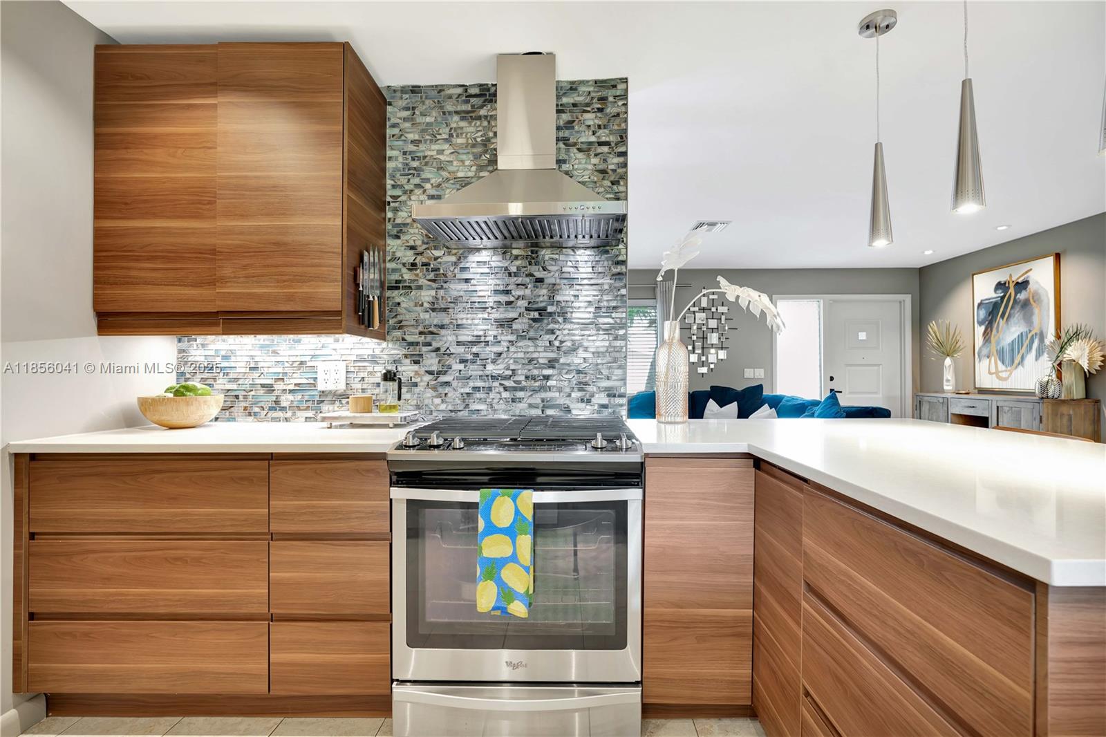 553 3 / 2 1189 sq. ft. $ 2025-09-11 0 Photo