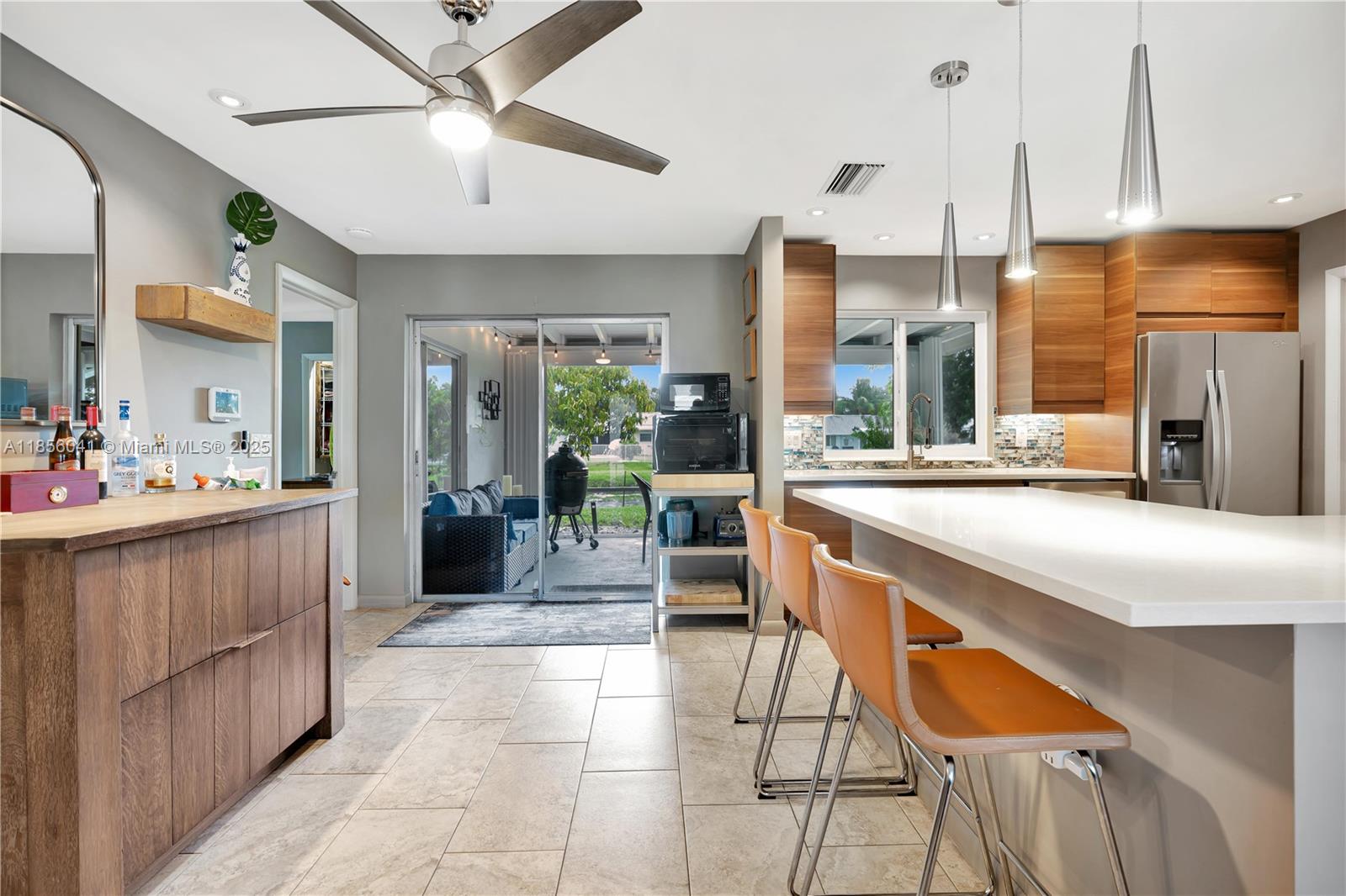 553 3 / 2 1189 sq. ft. $ 2025-09-11 0 Photo