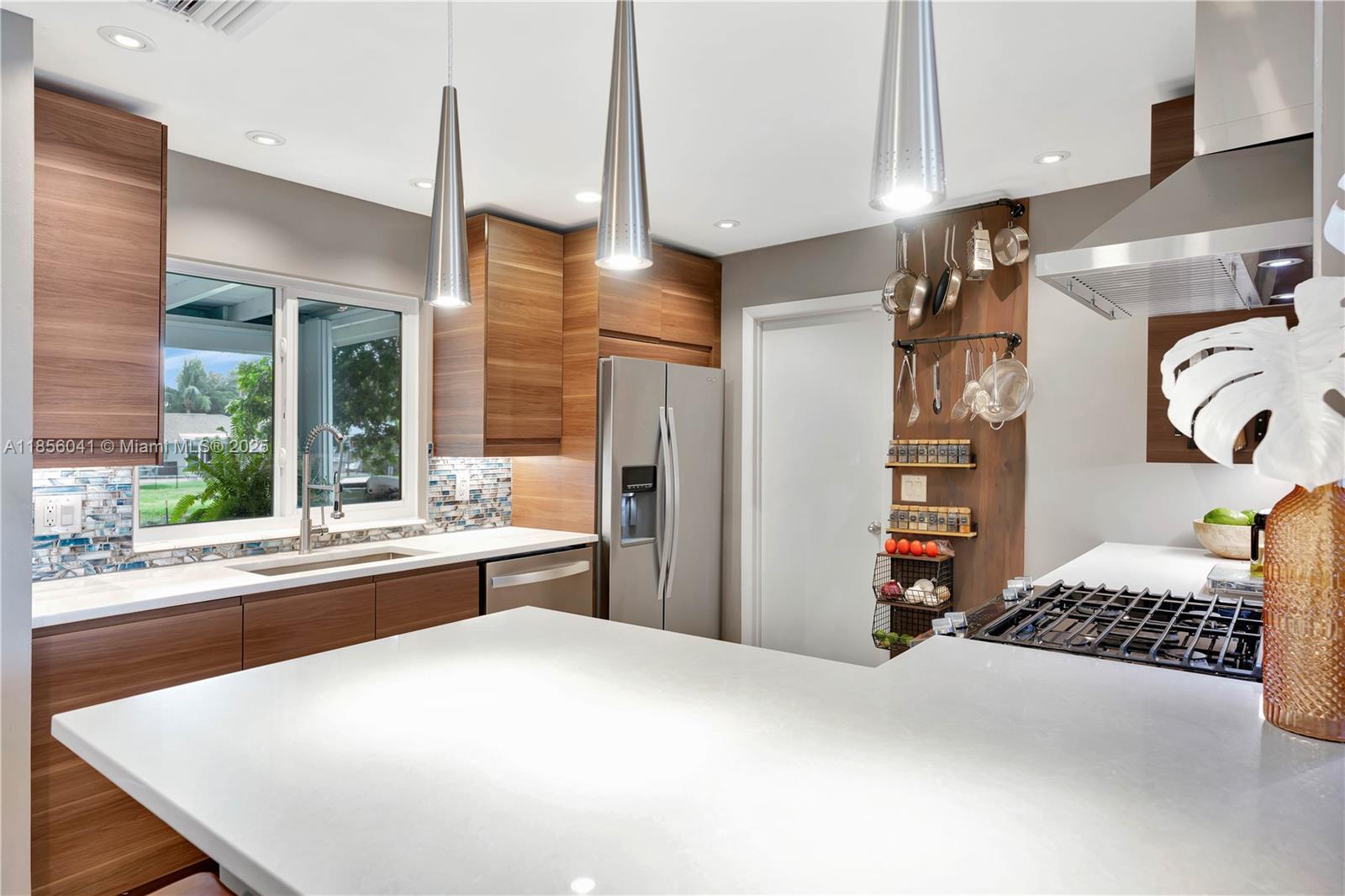 553 3 / 2 1189 sq. ft. $ 2025-09-11 0 Photo